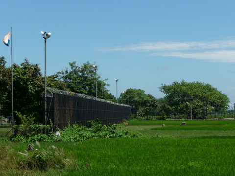 b-tb_fence.jpg b-tb_fence.jpg