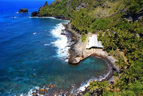 landing-cove-off-pitcairn